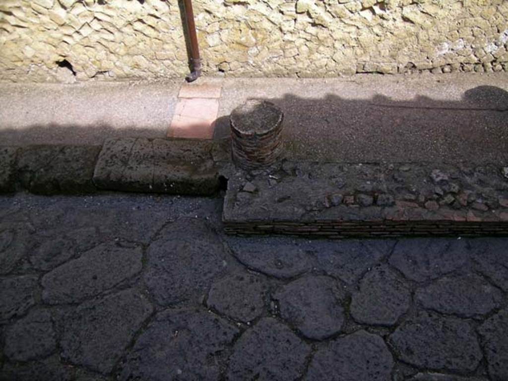 VI.8 and VI.9 Herculaneum, May 2004. Pavement on west side of Cardo IV. Photo courtesy of Nicolas Monteix.